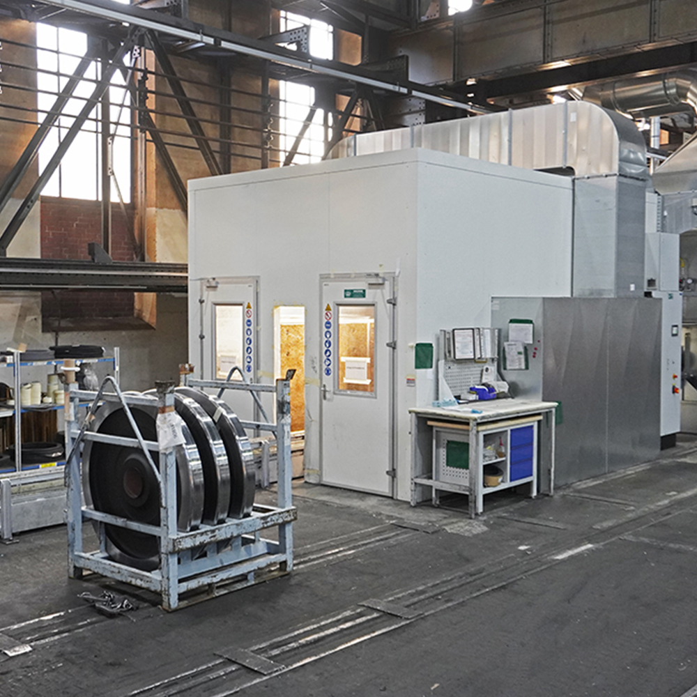 Bild 1 Manueller Lackierraum2